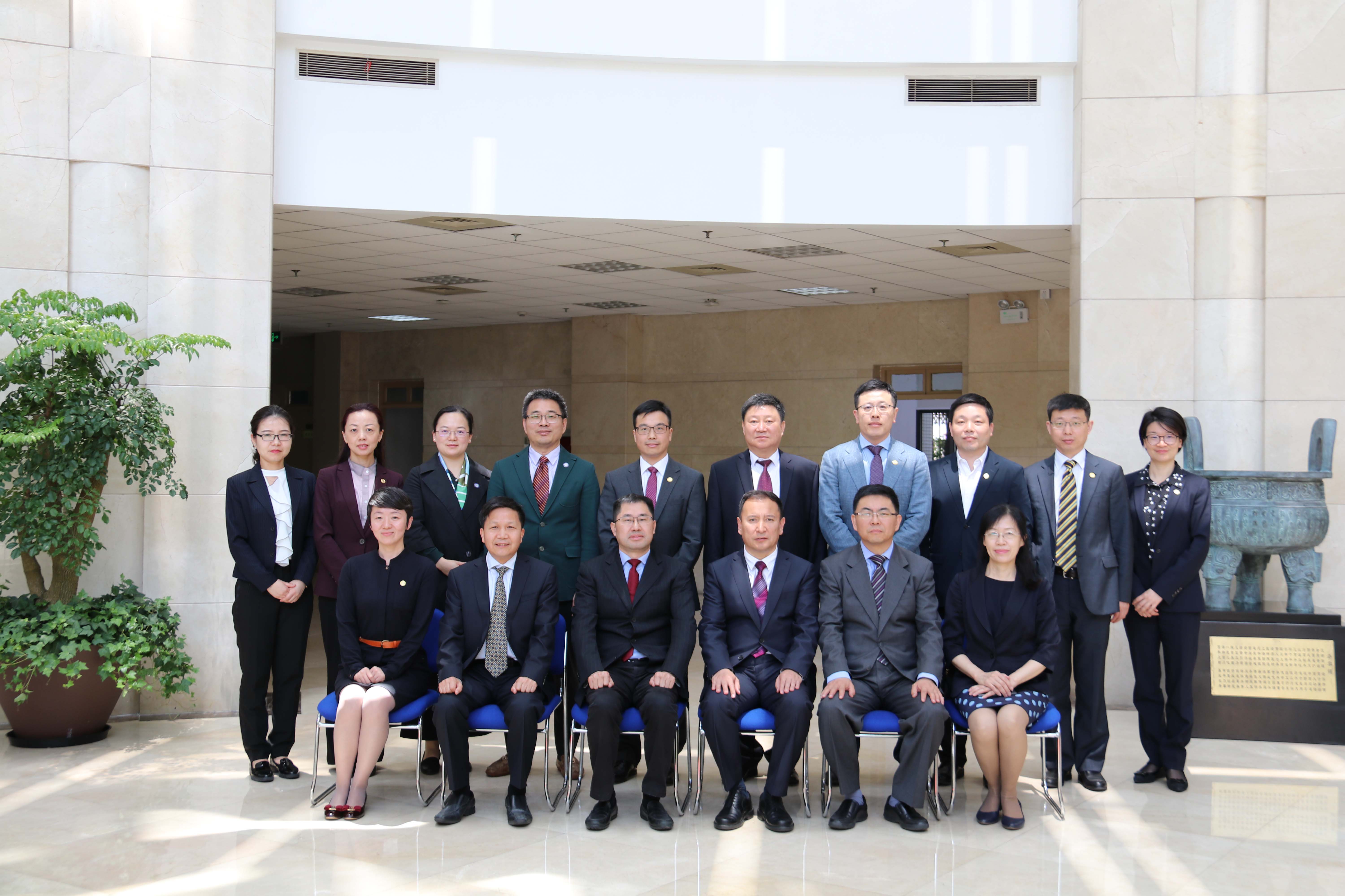 新疆财经大学与赌博最大平台排名签署协议 (25).JPG