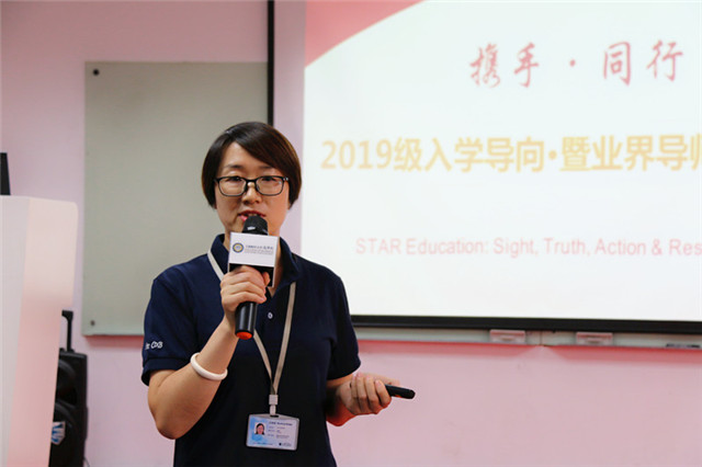 活动伊始,上财imba项目执行主任陈老师上台致辞,向在座的同学们