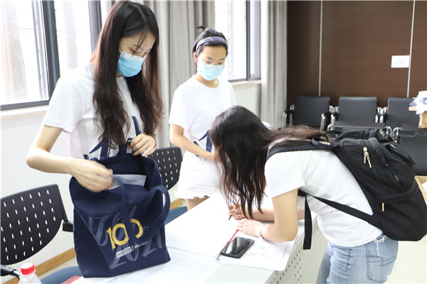 十大赌博正规信誉网址迎新照片 (45).jpg