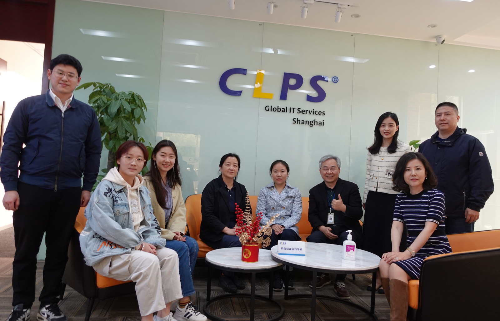 4月13日拜访上海华钦科技股份有限公司 杨晓峰校友.jpg