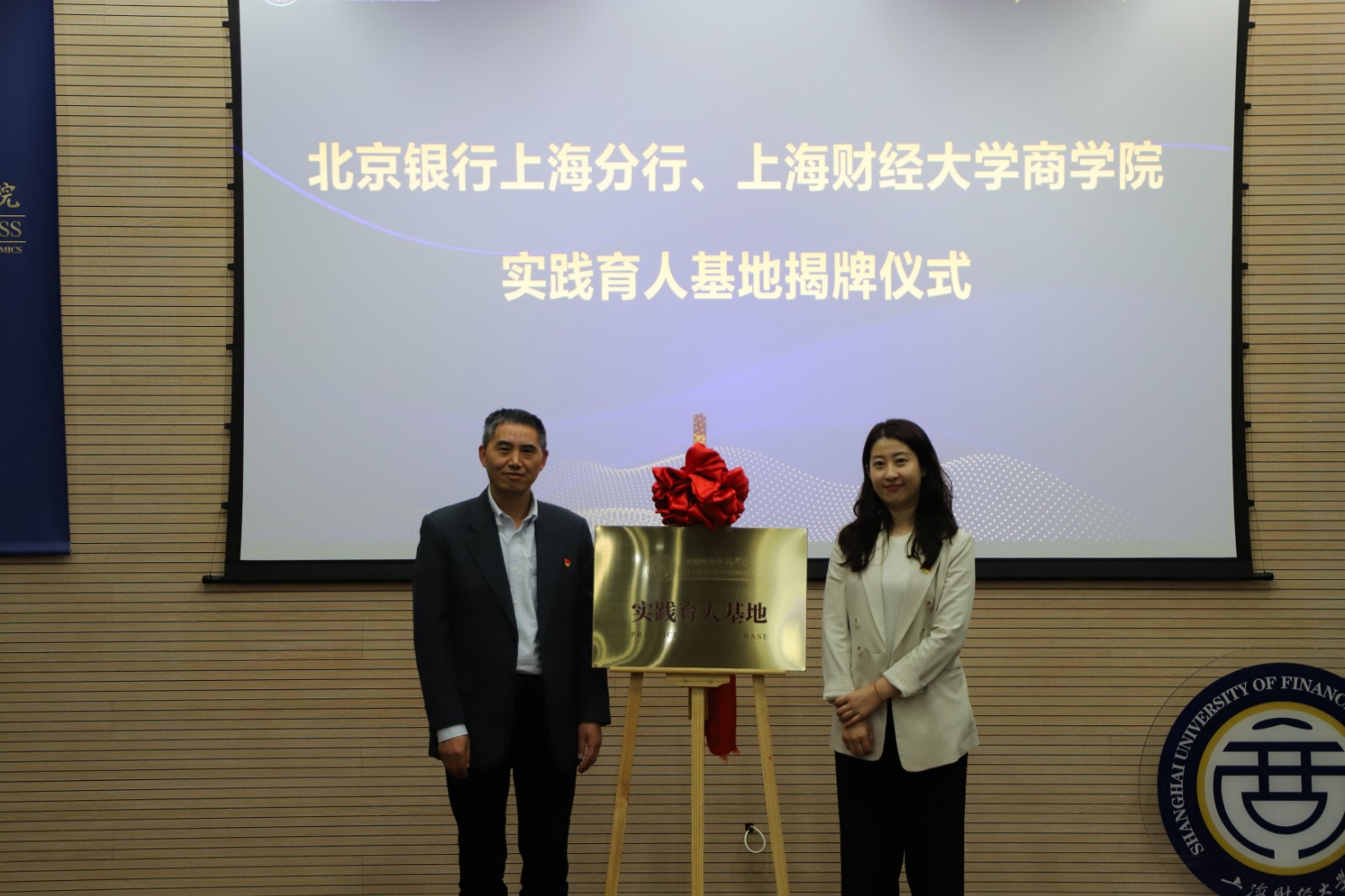 4 照片调亮一点.jpg 4 照片调亮一点.jpg