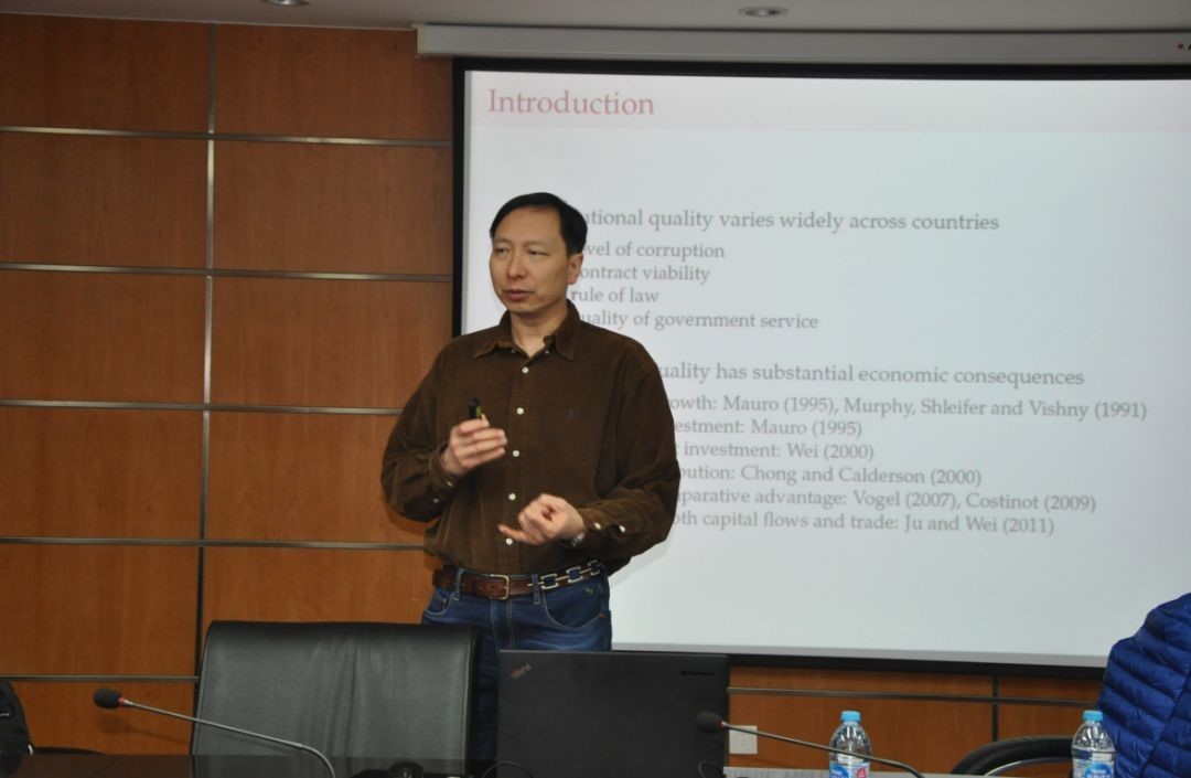 The tenured professor of Columbia University and former chief economist of the Asian Development Bank ——Wei Shangjin delivers a lecture at College of Business 